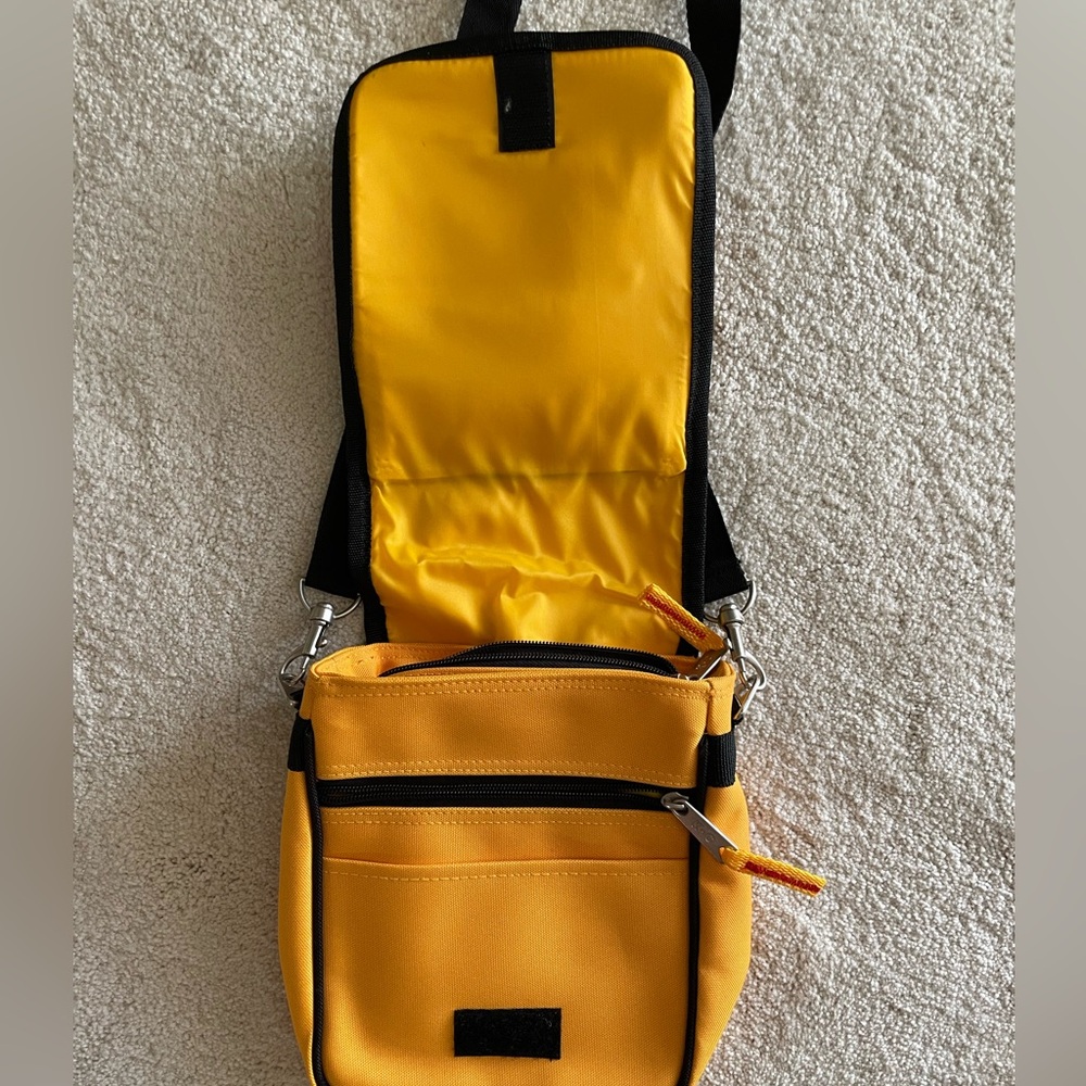 K-Cliffs Crossbody Bag - Picture 3 of 4
